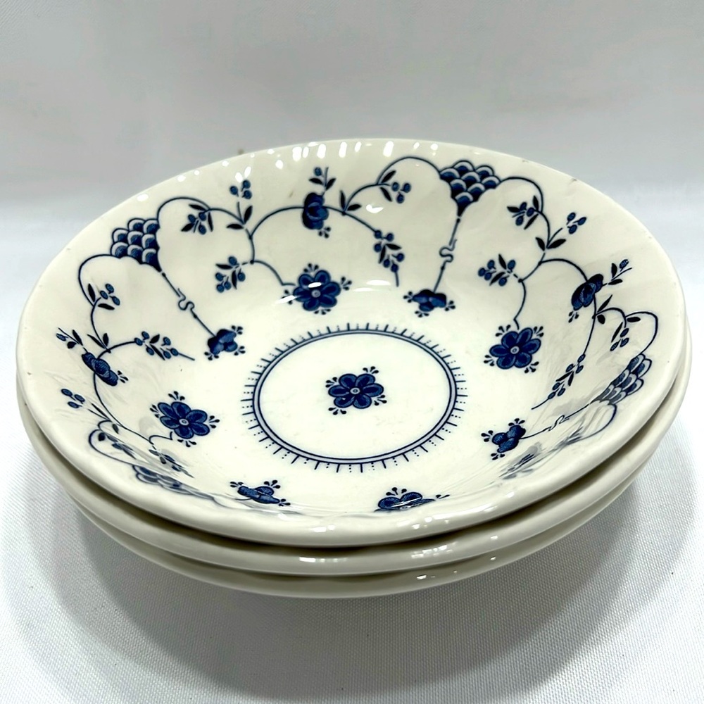 3 Churchill Staffordshire England Soup cereal Bowls 6 1/4”. Set of 3 pieces